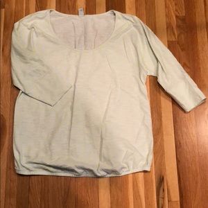 Adorable 3/4 sleeve maternity top sz M